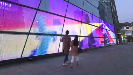 [기업] LG전자, 부산 영화의전당에 투명 LED 필름 미디어아트 선보여 / YTN