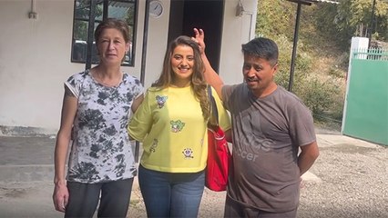 दार्जलिंग पहुँची अक्षरा सिंह का यह खास वीडियो जीत रहा है दिल
