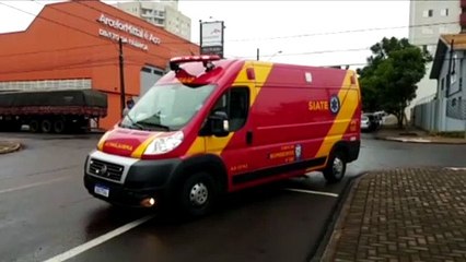 Celta e Fox se envolvem em colisão na esquina das Ruas Uruguai e Rio de Janeiro