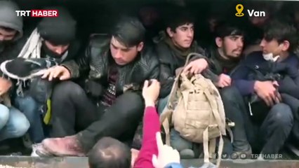 Van’da bir kişiye çarpan kamyonda 114 yabancı uyruklu yakalandı
