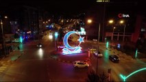 Türkiye'nin bir ucunda tuğralar kaldırılırken diğer bir ucunda ise tuğralı ay yıldız caddeleri süslüyor