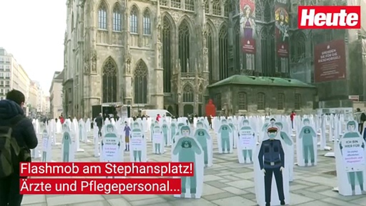 Hunderte Papierfiguren bei Flashmob vor Stephansdom