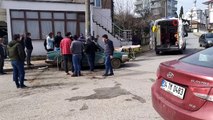 Beton mikseri otomobile çarptı: 3 yaralı