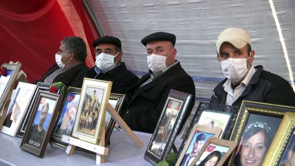 DİYARBAKIR - Evlat nöbeti tutan ailelerden CHP'li heyete 'HDP'den desteğinizi çekin' çağrısı