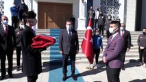 18 Mart'ta Çanakkale'de göndere çekilecek ay yıldızlı bayrak Yozgat'a ulaştı