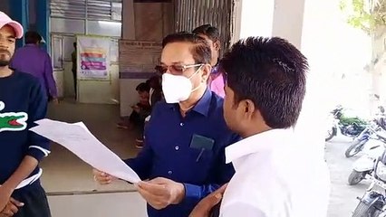 वार्ड क्रमांक एक में साफ-सफाई व अन्य कार्य कराए जाने के लिए सीएमओ को सौंपा ज्ञापन