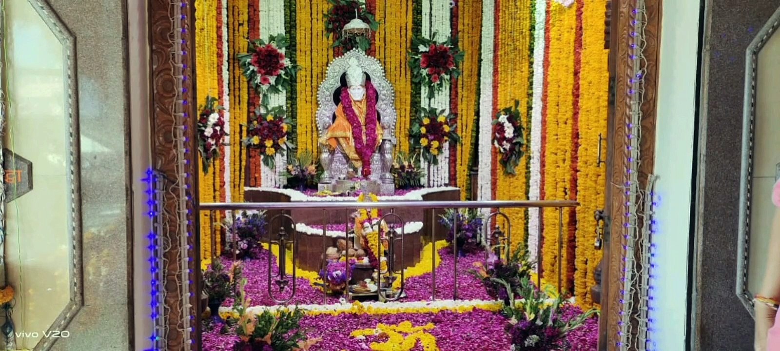 हजारों भक्तों ने लिया सांई का आशीर्वाद, 29वी सालगिरह पर मंदिर समिति ने किया प्रसादी वितरण