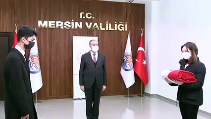 MERSİN - 18 Mart'ta Çanakkale'de göndere çekilecek ay yıldızlı bayrak Mersin'e ulaştı