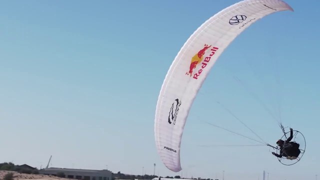 Paramotoring Above The World's Largest Fountain | The Breaking Pointe: Dubai | Z videos