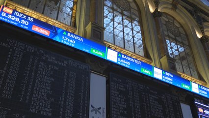 El Ibex 35 cede un 0,32 % y mantiene los 8.300
