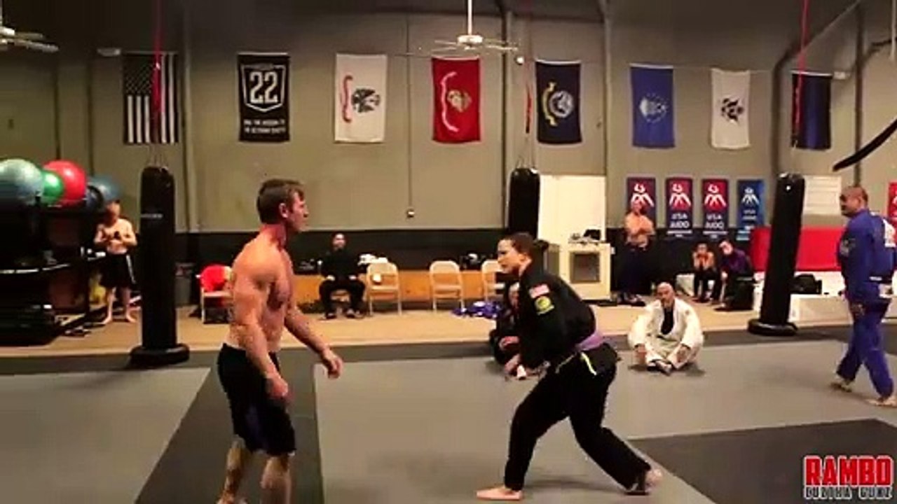 Bodybuilder VS champion de JiuJitsu... Qui va remporter le combat