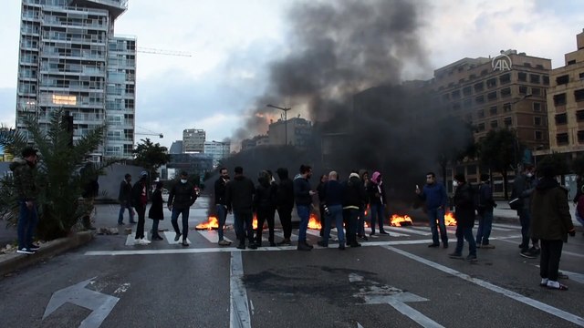 BEYRUT - Beyrut Şehitler Meydanı'nda ekonomik kriz protestosu
