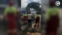 Bombeiros apagam fogo dentro de caminhão do lixo