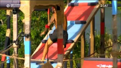 Survivor: Η στιγμή του τραυματισμού του Τριαντάφυλλου! Αποχώρησε με ασθενοφόρο!