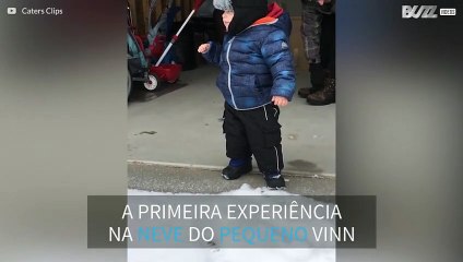 A primeira experiência na neve deste menino foi traumatizante