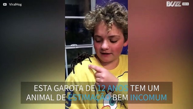 Esta garota tem o bicho de estimação mais assustador do mundo!