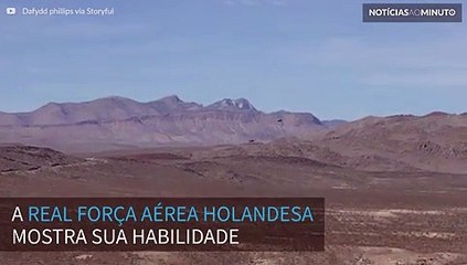 Avião de caça filmado em voo super rasante na Califórnia