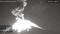 Filmagem noturna mostra erupção espetacular de vulcão no México