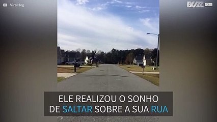 Homem faz salto impressionante sobre rua nos EUA