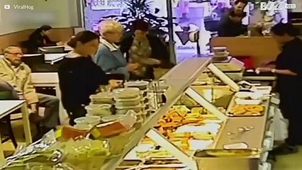 O pior lugar do mundo para estacionar uma moto!