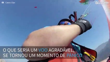 Pânico no ar: Parapente perde o controle e cai no mar