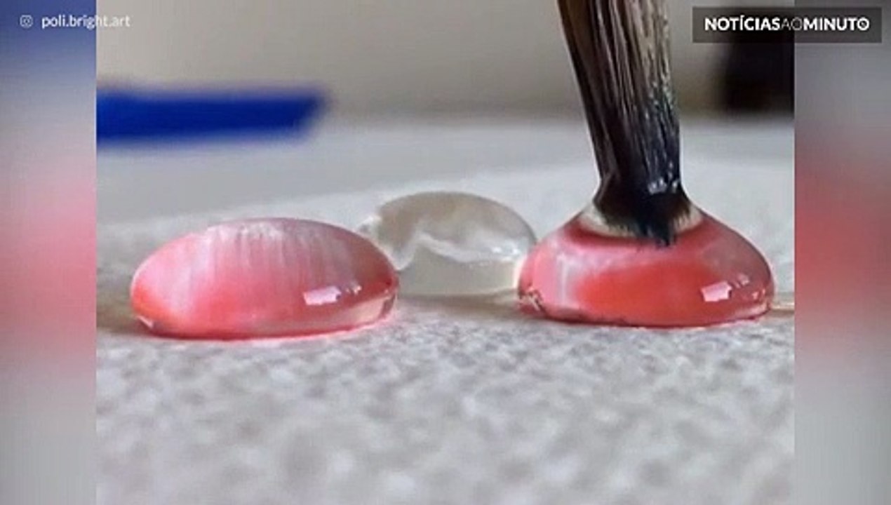 O efeito fascinante da tinta em gotas de água