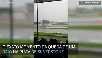 Impressionante momento de queda de raio em pista de corrida