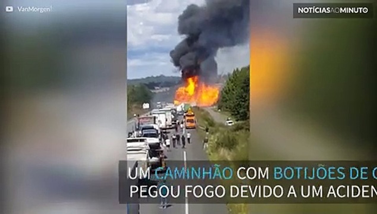 Caminhão com botijões de gás pega fogo e explode na França