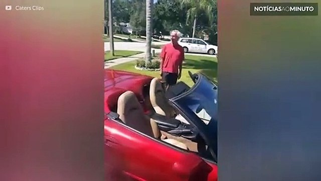Filho dá carro dos sonhos ao pai na Flórida