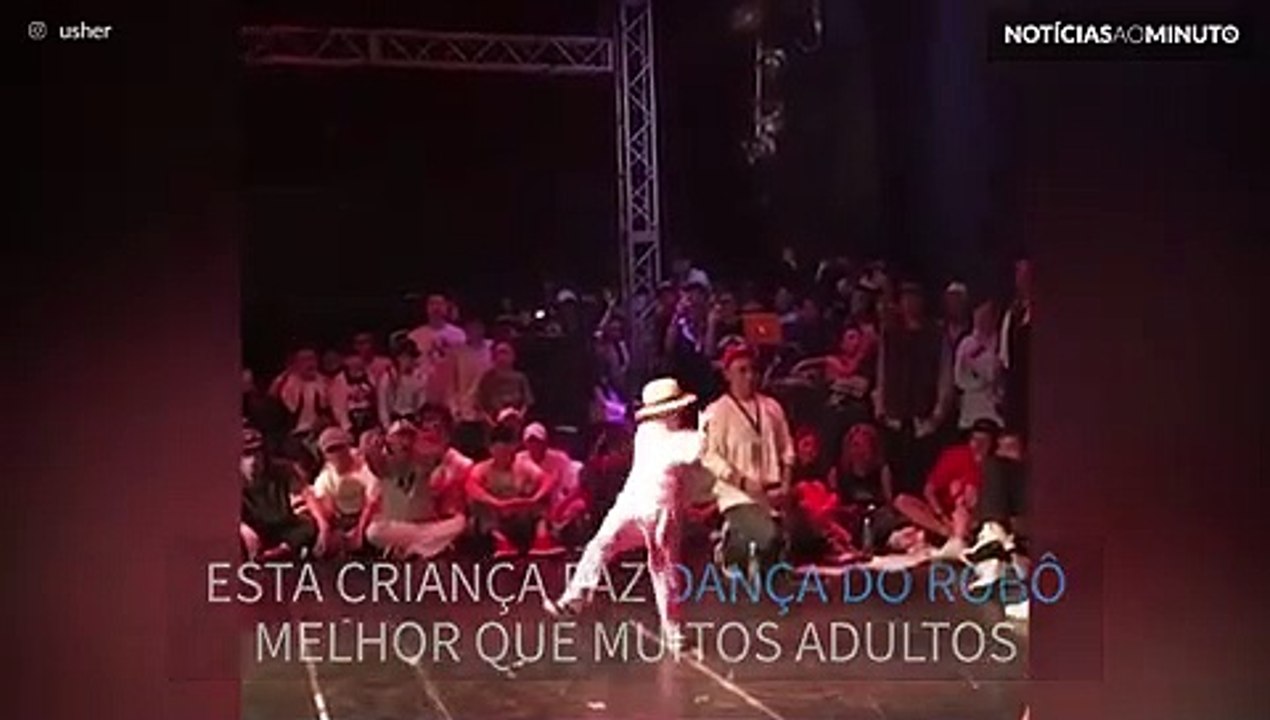 Criança arrasa em dança 'do robô'