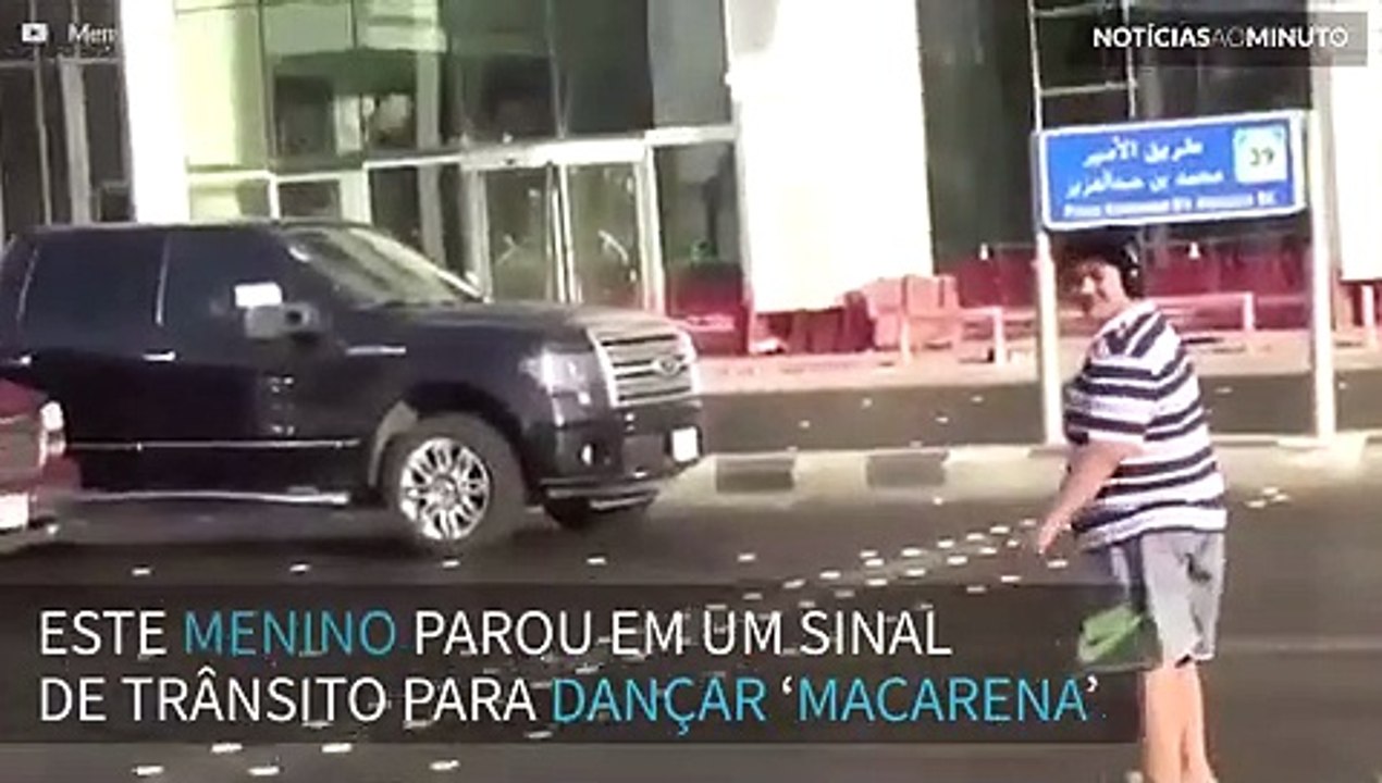 Menino dança ‘Macarena’ na Arábia Saudita e acaba preso
