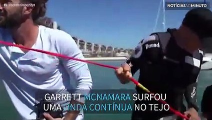Surfista pega onda durante 10 minutos e bate recorde em Portugal