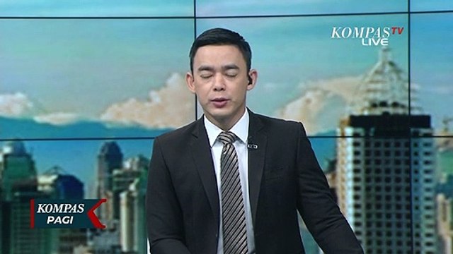 Kelebihan Muatan, Truk Box Terguling di Tol Wiyoto Wiyono Pademangan