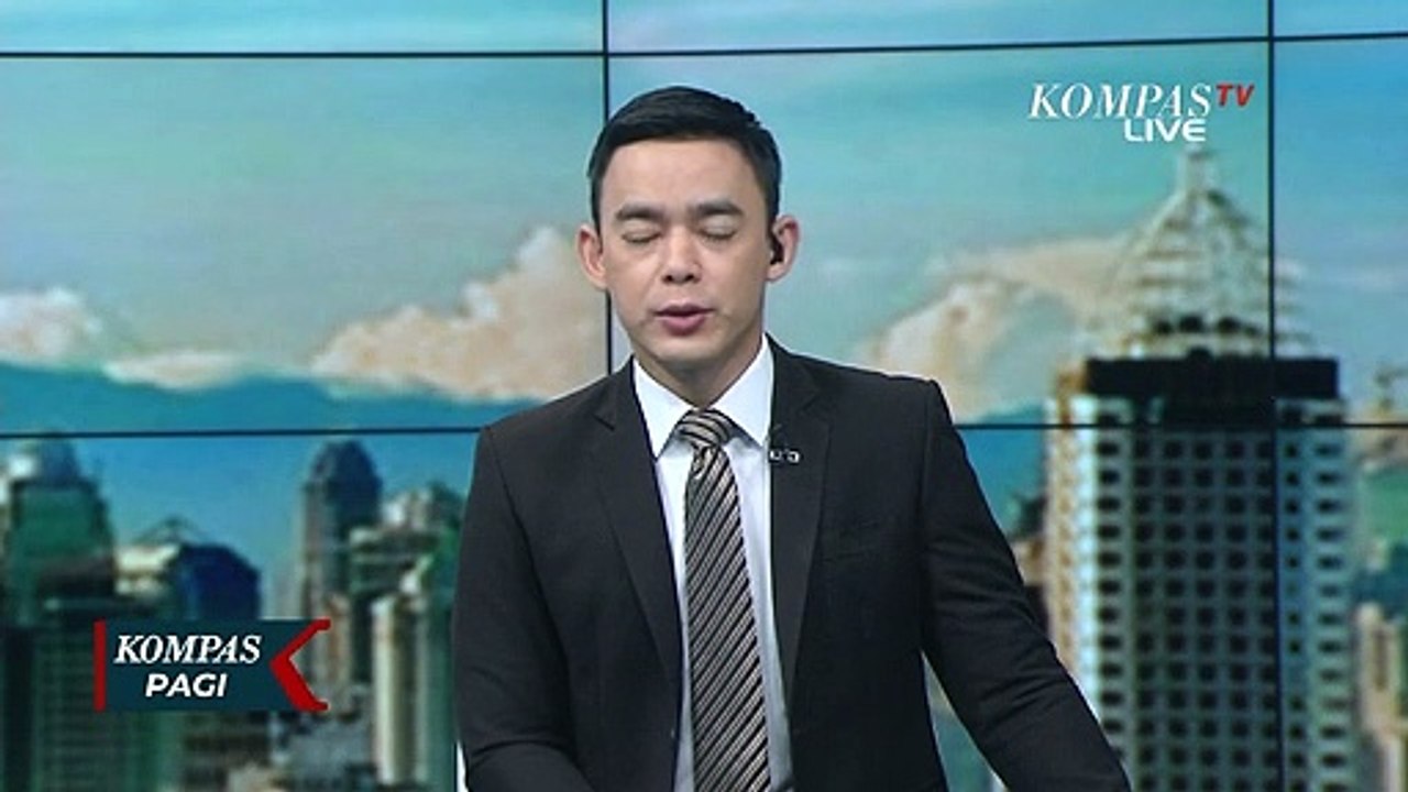 Kelebihan Muatan, Truk Box Terguling di Tol Wiyoto Wiyono Pademangan