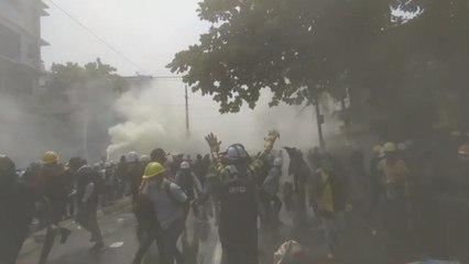 미얀마, 강경 진압에 어제 하루 38명 사망...영국, 법인세 세율 인상 / YTN