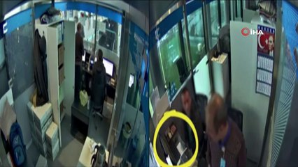 Havalimanında yabancı turistleri dolandıran gişe memurlarının görüntüleri ortaya çıktı