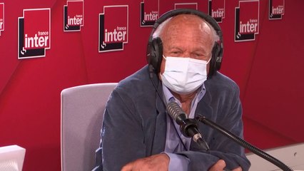 Pierre Nora raconte la visite du maréchal Pétain à Grenoble, où il vit avec sa famille. Il a 10 ans à l'époque : "On m'a mis au 1er rang, il m'a tapoté la joue"
