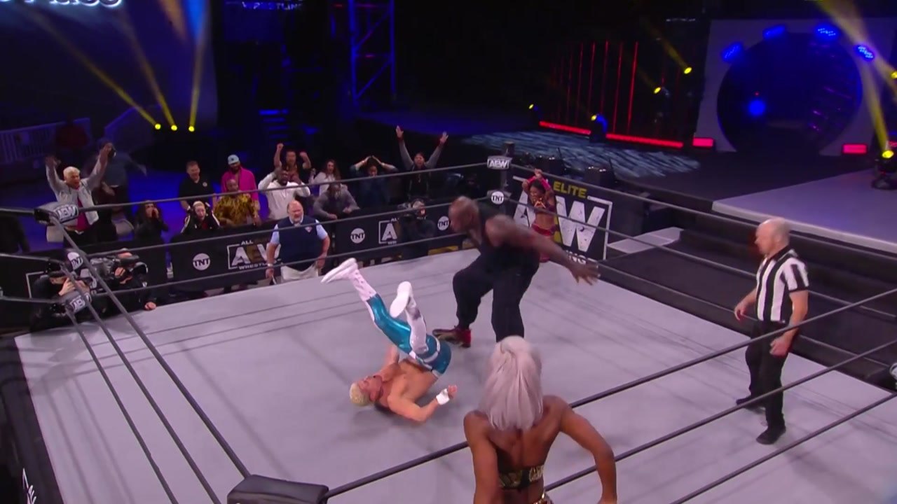 [영상] 링 위에 선 '공룡 센터'...샤킬 오닐 프로레슬링 / YTN