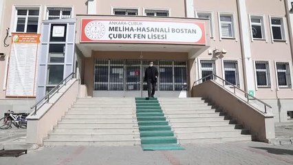 KOVİD-19 HASTALARI YAŞADIKLARINI ANLATIYOR - Annesi, babası ve ağabeyi Kovid-19'dan ölen okul müdürü, hastalığı atlattığına sevinemedi