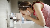 चेहरा धोते वक्त भूलकर भी न करें ये  गलतियां। Don't do  these mistakes While Doing Face Wash