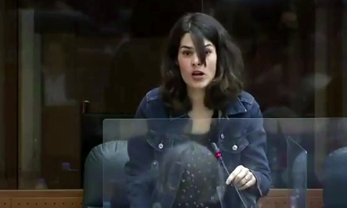 Isa Serra, a Ayuso: "A usted le va más el feminismo de la Sección Femenina"