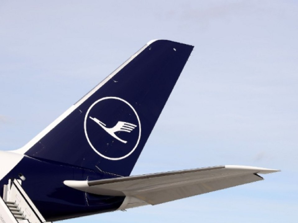 Lufthansa schreibt tiefrote zahlen: rekordverlust wegen corona