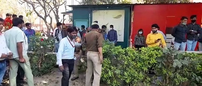 आगरा- ताजमहल पर हार्ट अटैक पड़ने से पर्यटक की मौत।