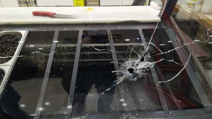 Küçükçekmece’de kahvaltıcıya kurşun yağdırdılar