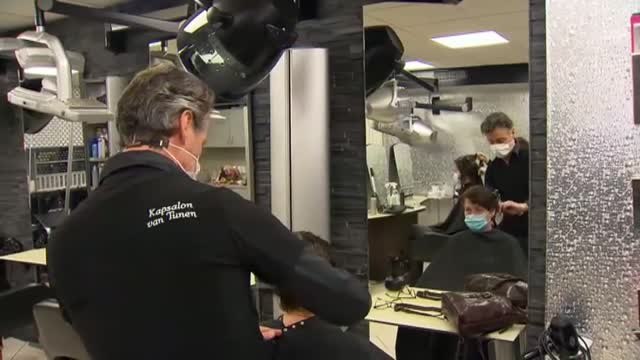 Reabren las peluquerías de Países Bajos tras varios meses cerradas por las restricciones covid