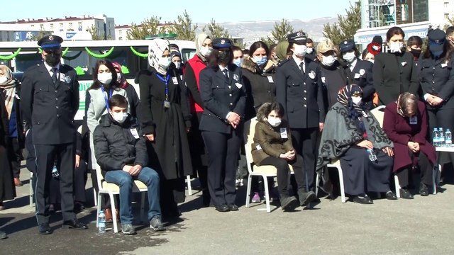 Vefat eden şehit kardeşi polis memuru için tören