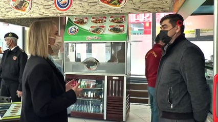 Nevşehir Valisi kendisi ile fotoğraf çekinmek isteyen çocuğun annesi ile görüntülü konuştu