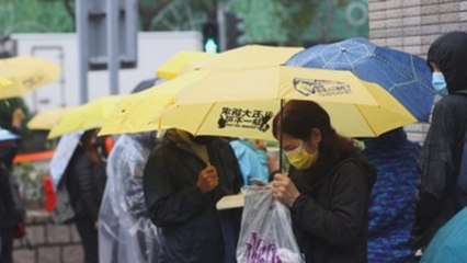 Conceden libertad bajo fianza a 15 de 47 hongkoneses acusados de subversión