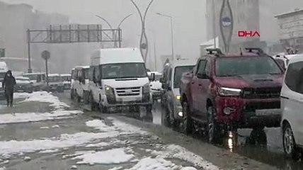 Yüksekova'da yoğun kar yağışı