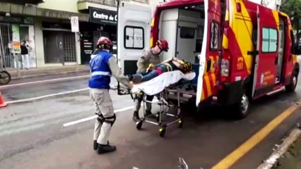 Em mais um acidente no cruzamento das Ruas Barão do Cerro Azul e São Paulo, carros ficam destruídos